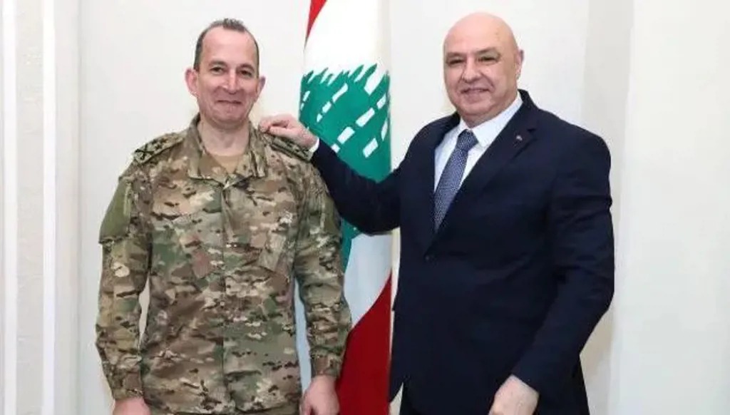 الرئيس اللبناني جوزف عون مع قائد الجيش العماد رودولف هيكل. (موقع رئاسة الجمهورية)