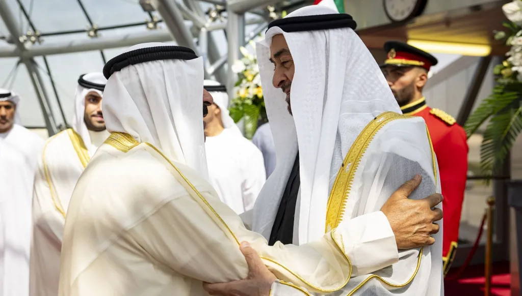بن زايد: علاقتنا مع الكويت علاقة "محبة وقربى" وأدعو مجتمع الإمارات للاحتفاء بعقود من الأخوّة