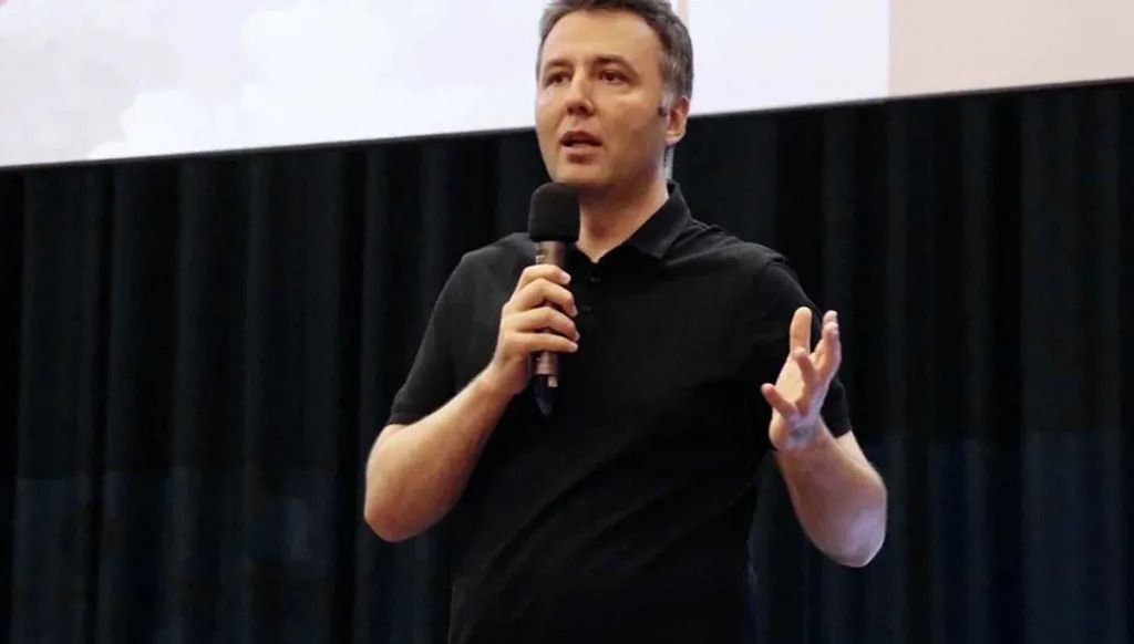 الإعلامي التركي محمد عاكف أرسوي. (وكالات)