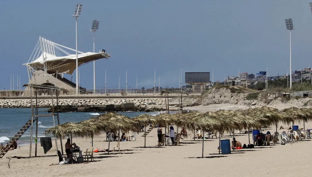 شاطئ صيدا في لبنان (مواقع).