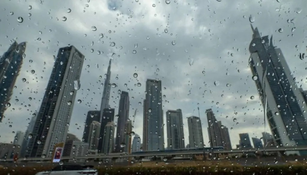 أمطار وعواصف في الامارات (مواقع)