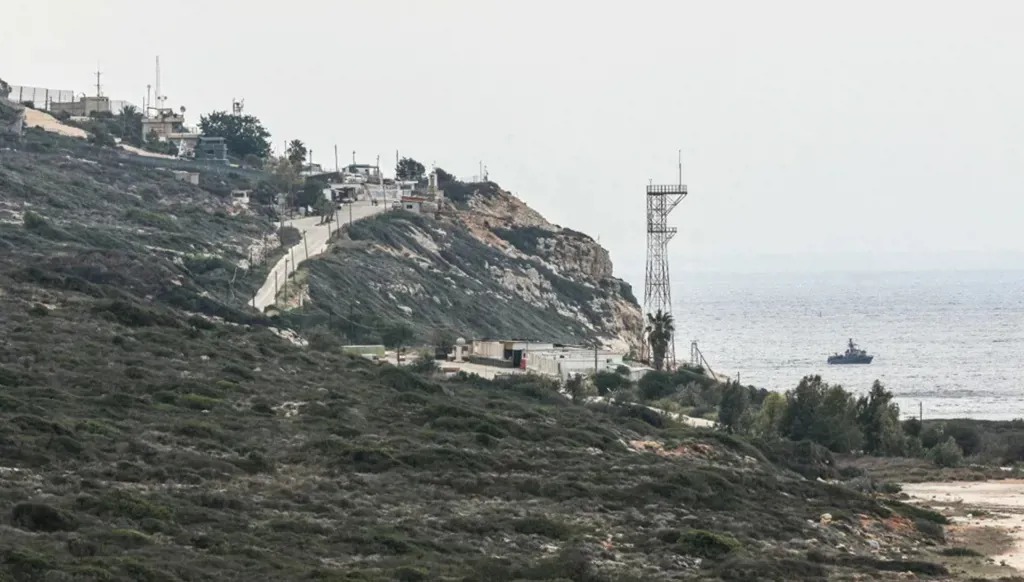 موقع إسرائيلي قُبالة الناقورة جنوب لبنان (أ ف ب).