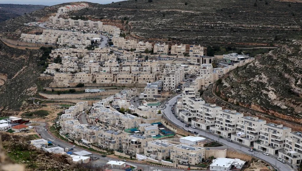 مستوطنة جفعت زييف الإسرائيلية، قرب رام الله بالضفة الغربية. (أ ف ب)