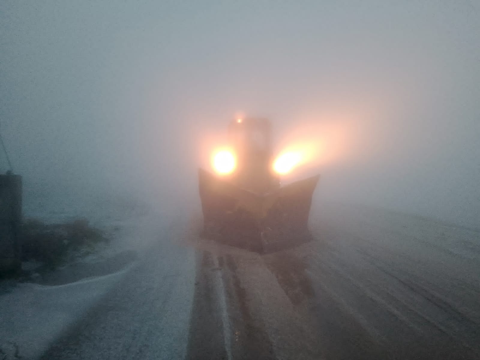 جرف الثلوج في عكار. (النهار)