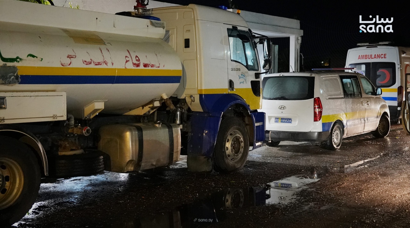 سيارات الإسعاف تنقذ الغرقى (سانا).