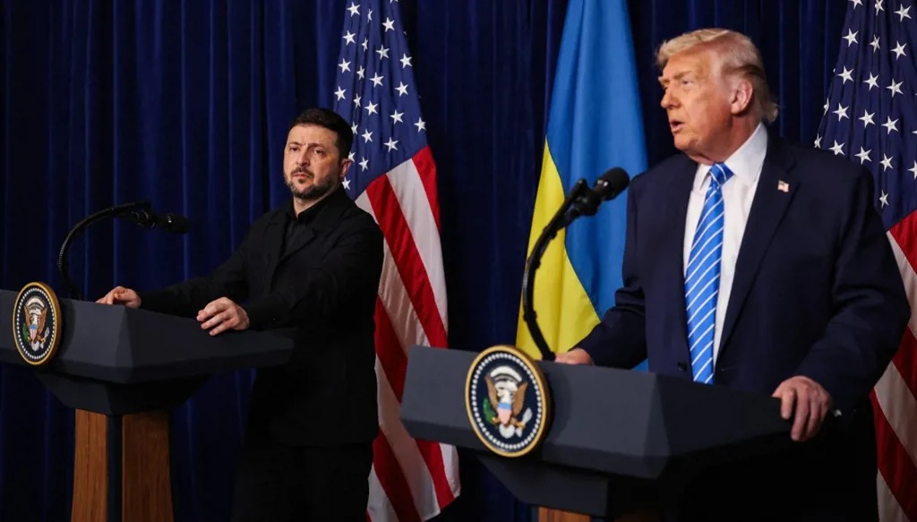 ترامب وزيلينسكي خلال مؤتمر صحافي مشترك (أ ف ب)