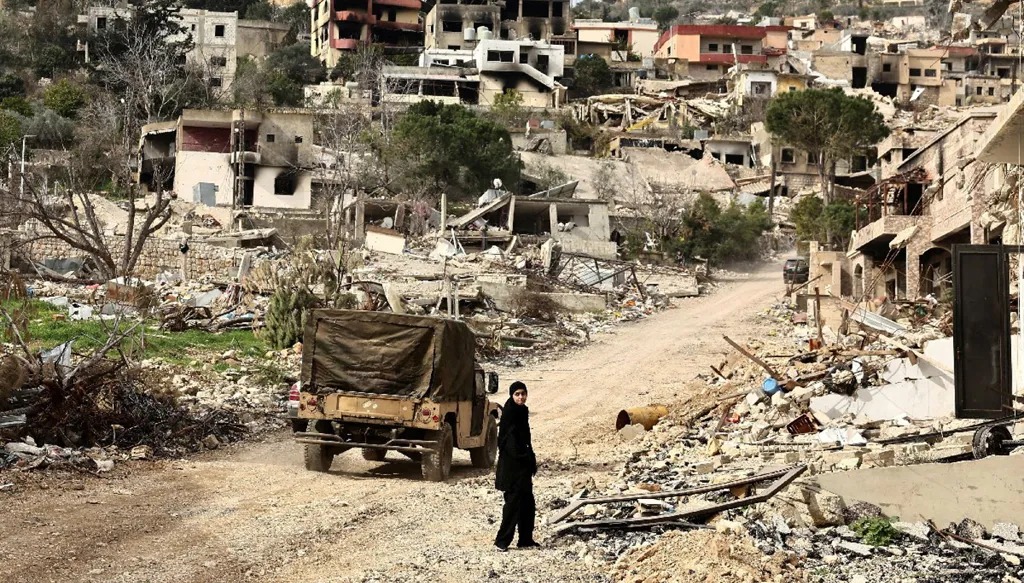 مشهد الدمار في القرى الحدودية.