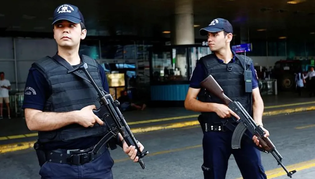 إعلام تركي: إصابة 7 أفراد من الشرطة التركية باشتباك مع مسلّحين من تنظيم "داعش"