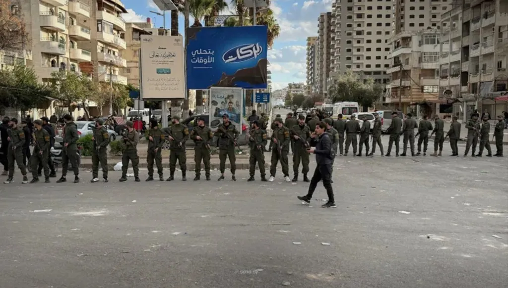 بعد هجمات تخللها تخريب سيارات وممتلكات... عودة الهدوء إلى اللاذقية