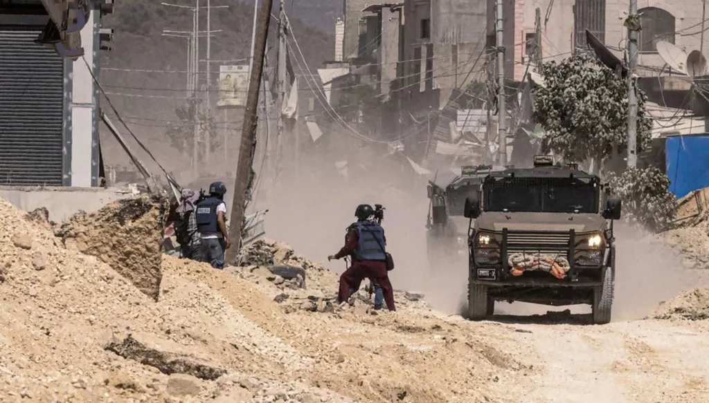 الجيش الإسرائيلي يقتحم نابلس... ومقتل فلسطيني في مدينة الخليل بالضفة