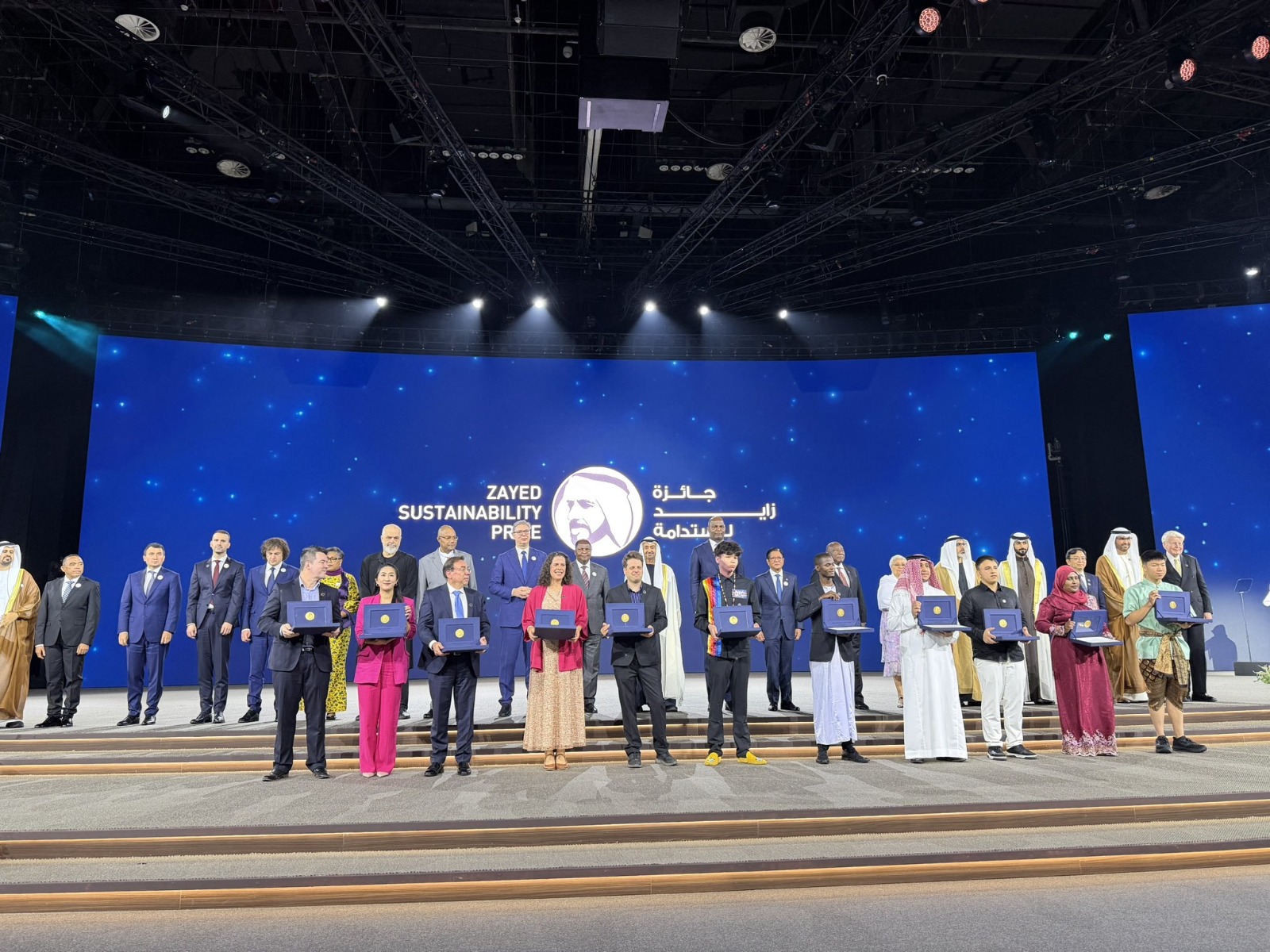 الفائزون بجائزة زايد للاستدامة (إكس).