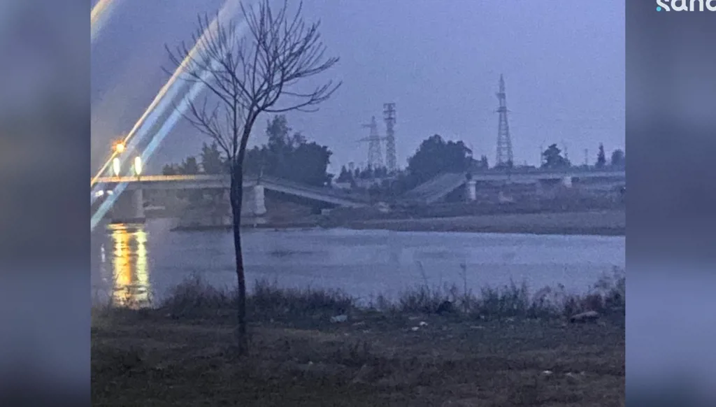 "قسد" تُفجّر جسرَين في الرقة... والقوات السورية تسيطر على حقلَي نفط وغاز شرق سوريا