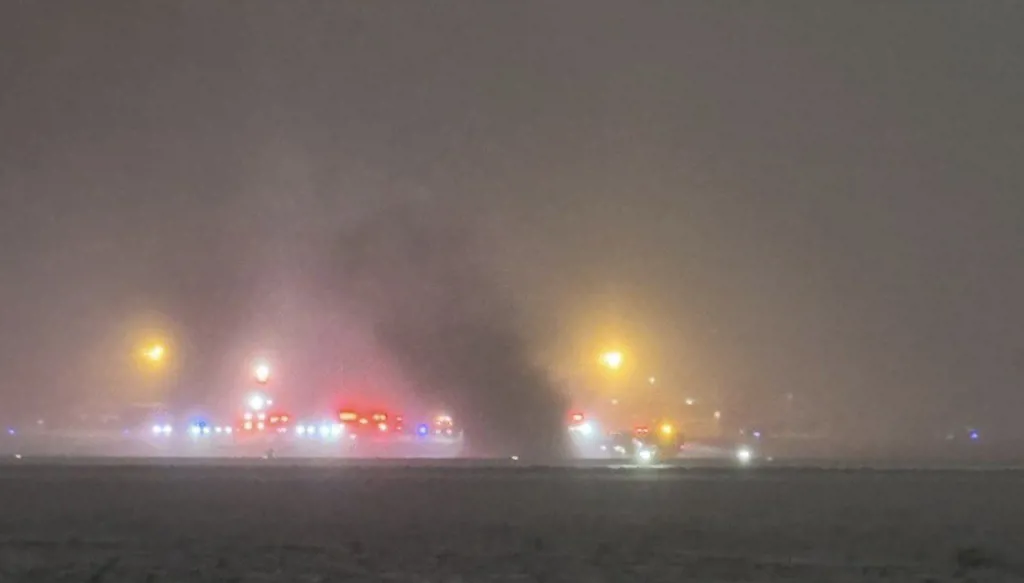 تحطّم طائرة خاصة تقلّ 8 أشخاص في ولاية مين الأميركية... واندلاع حريق كبير