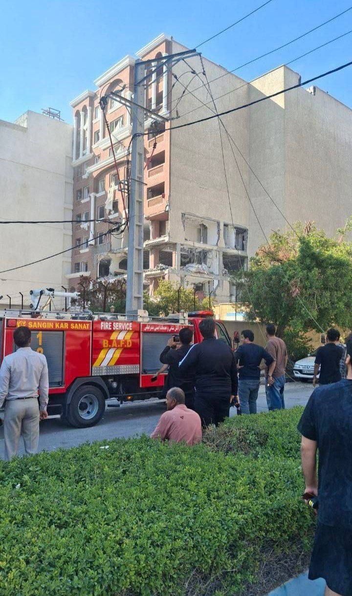 المبنى حيث وقع الانفجار (صورة عن إكس).