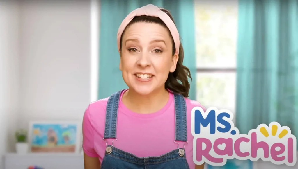 ميس رايتشل في أحد مقاطعها التعليمية. (صورة مأخوذة من قناتها الخاصة في يوتيوب)