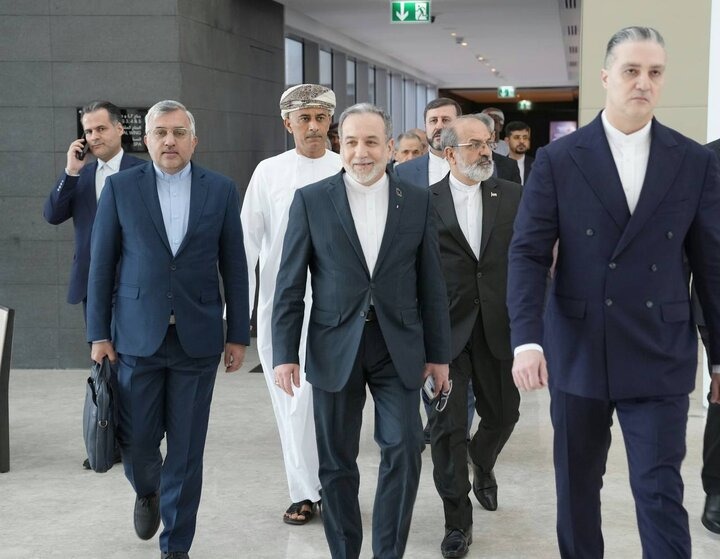 الوفد الإيراني في مسقط (وكالة مهر الإيرانية).