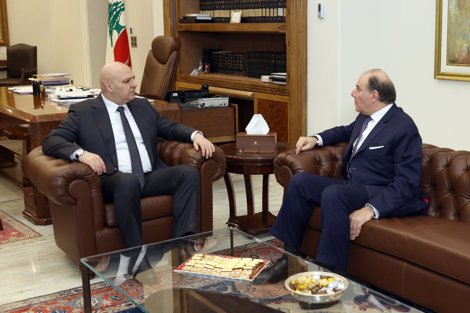 لقاء عون وحاكم مصرف لبنان(الرئاسة اللبنانية).