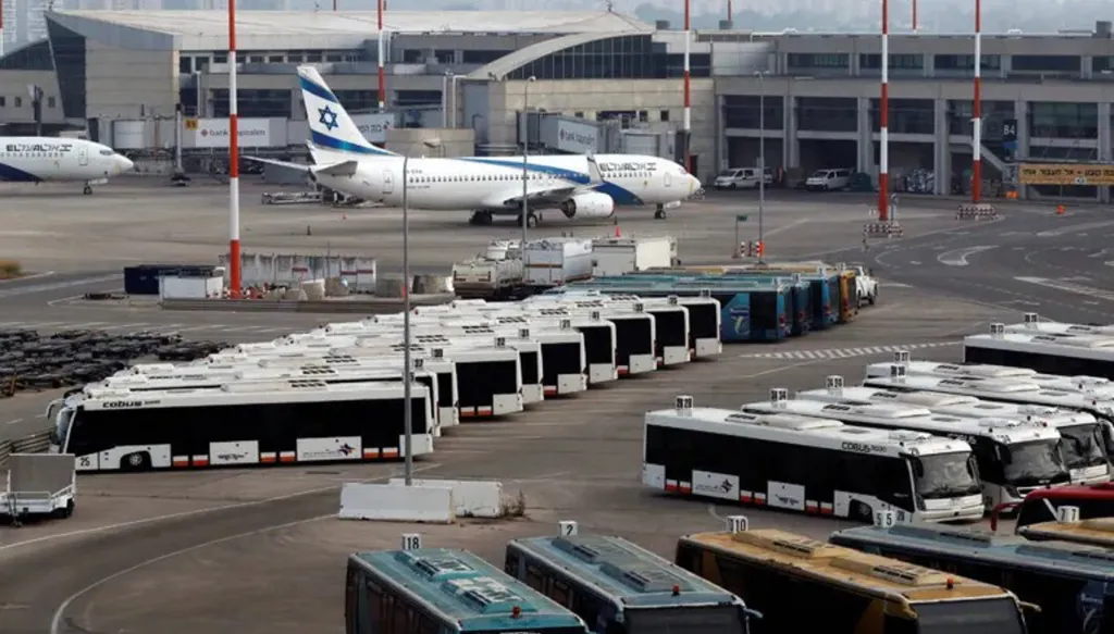 "اشتباه بحدث أمني ورسائل تهديد"... طائرة متّجهة نحو لندن تعود إلى مطار بن غوريون