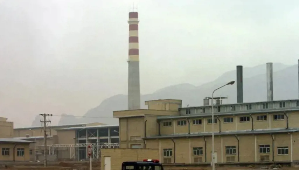 بالصور- إيران تردم مداخل أنفاق مجمع أصفهان تحسّباً لهجوم أميركي