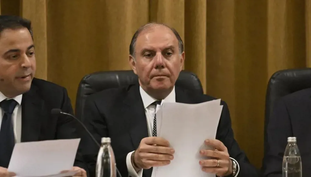 حملة على حاكم مصرف لبنان