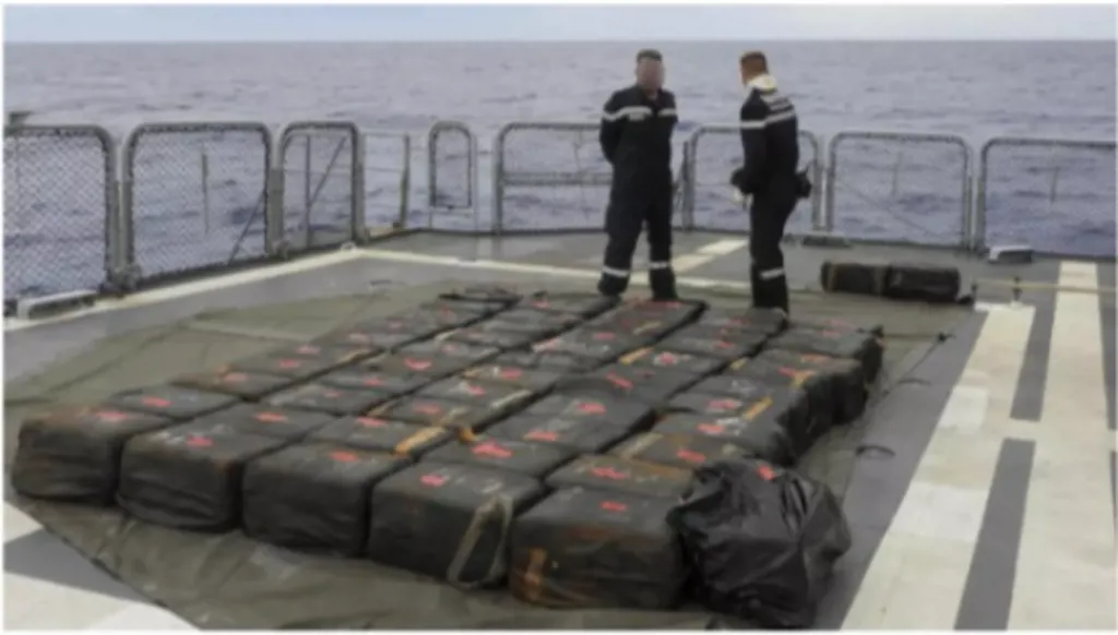 بالتعاون مع الولايات المتحدة... البحرية الفرنسية تضبط 2,4 أطنان من الكوكايين في المحيط الهادئ