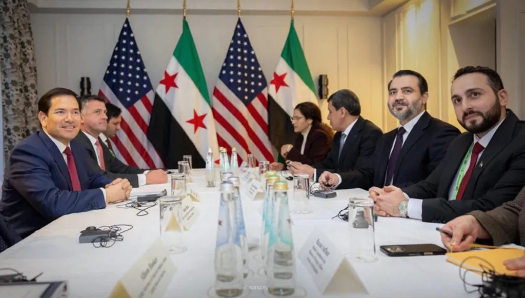 صورة نشرها المبعوث الأميركي توم براك على حسابه بمنصة أكس، تجمع وزيري خارجية سوريا والولايات الزتحدة ومظلوم عبدي وإلهام أحمد