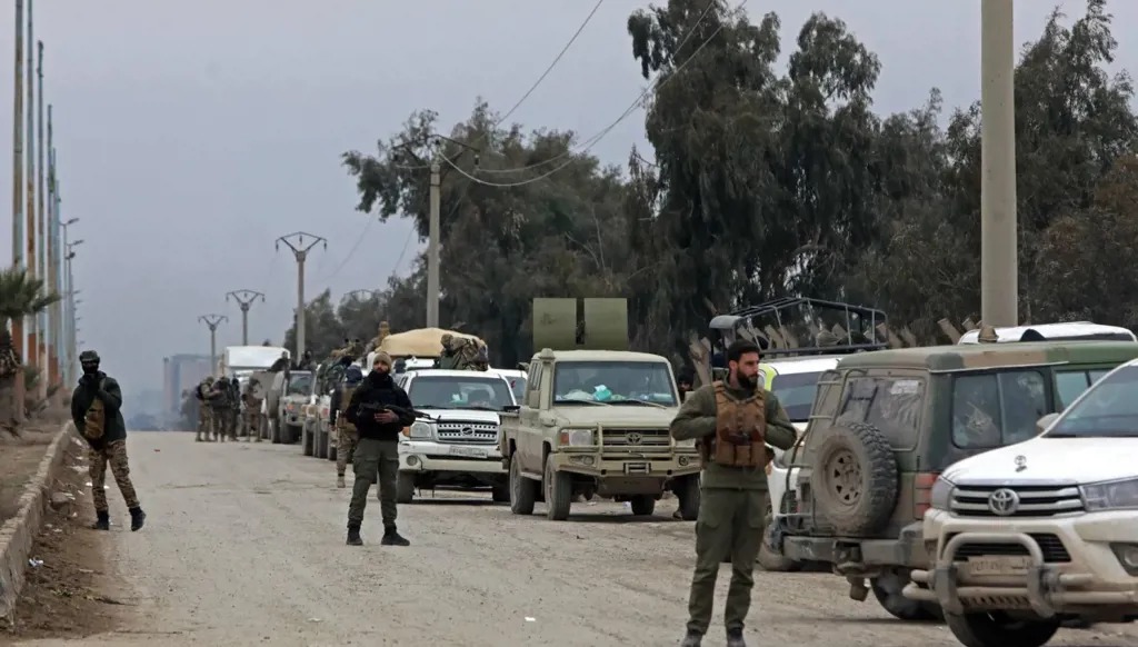 الامن السوري في محيط سجن الأقطان في الرقة (أرشيف).