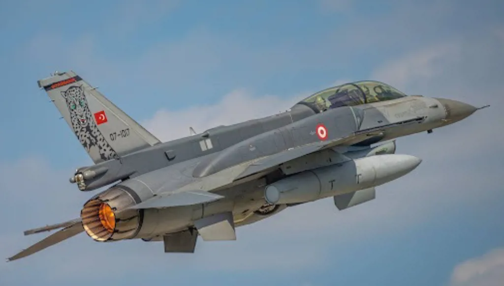 تركيا تُحقّق في تحطم طائرة "إف-16" خلال مهمة على الحدود مع بلغاريا