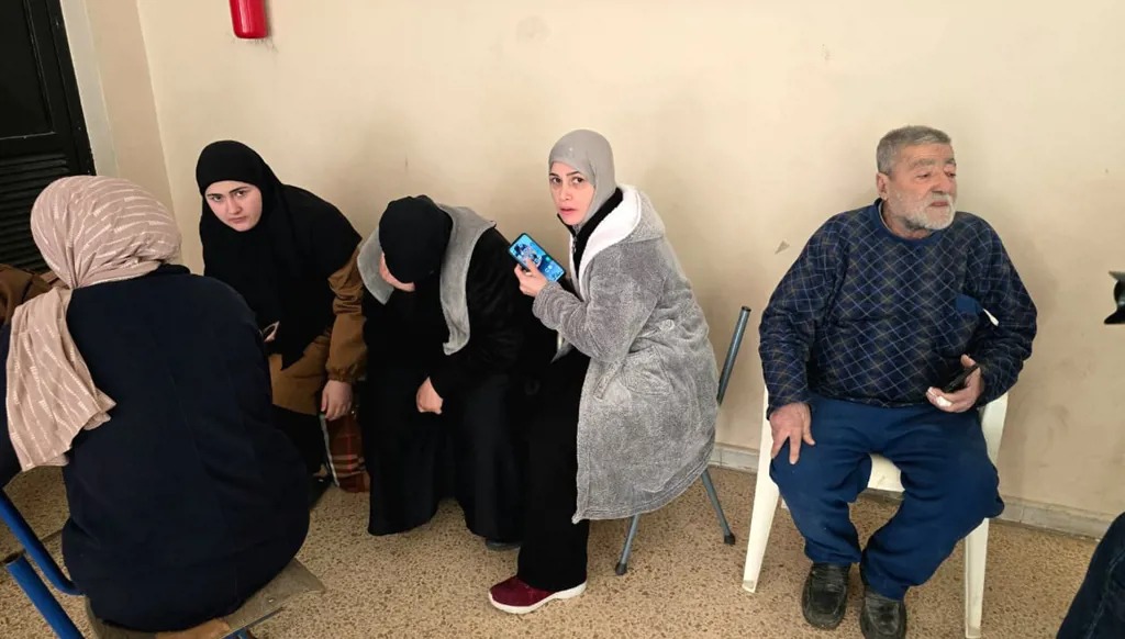 نازحون في احد مراكز الإيواء.