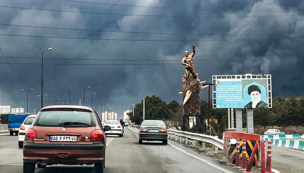 طهران بعد قصف منشآت نفطية (أ ف ب)