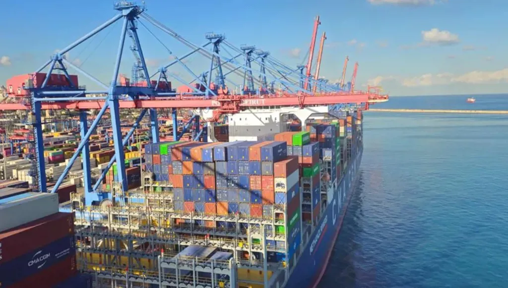 هيئة بريطانية: تعرّض سفينة حاويات لأضرار جرّاء إصابتها بمقذوف قُبالة سواحل الإمارات