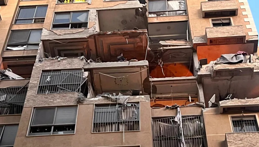 استهداف شقة في عائشة بكار. (نبيل اسماعيل)