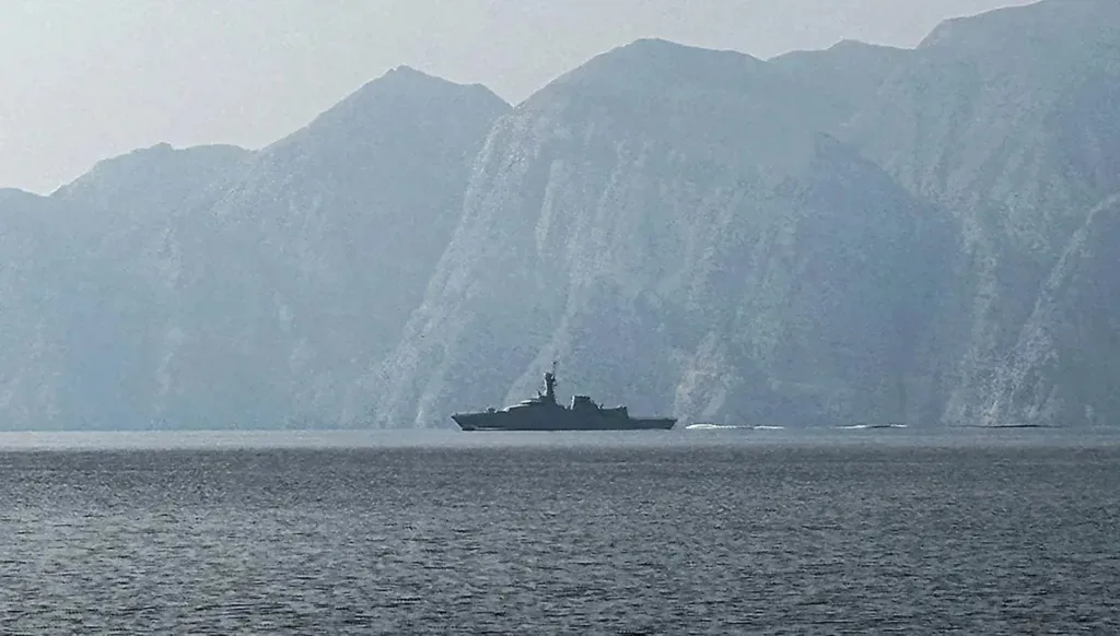 تركيا: سفينة مملوكة لنا عبرت مضيق هرمز بإذن إيراني