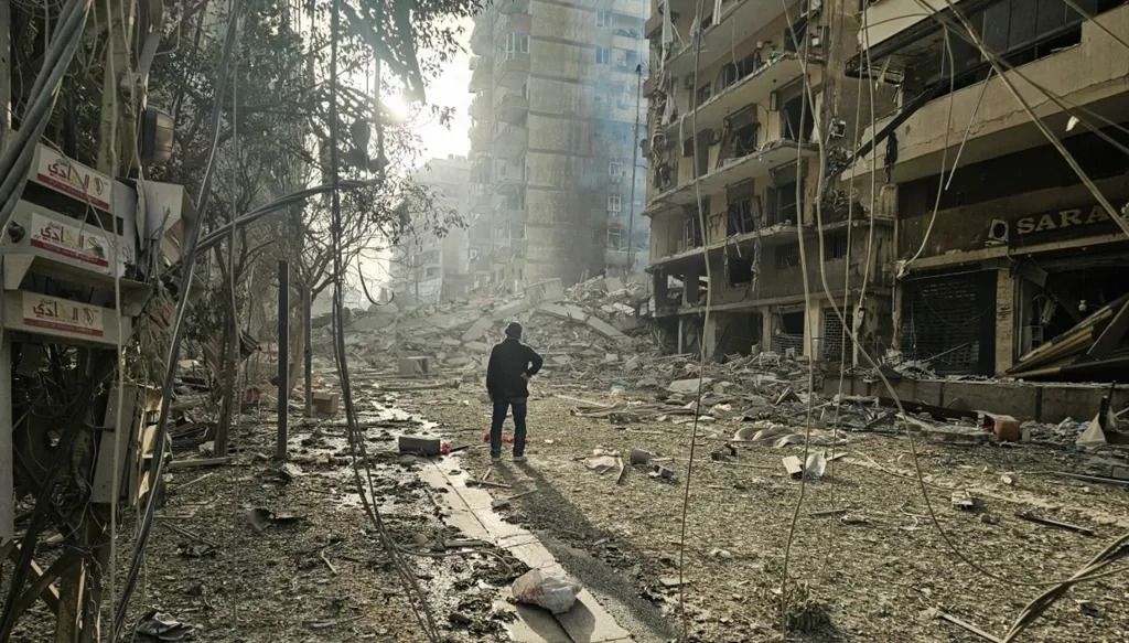 مشهدية دمار واسع في الضاحية الجنوبية لبيروت في ظل المواجهة المستمرة (أ ف ب)