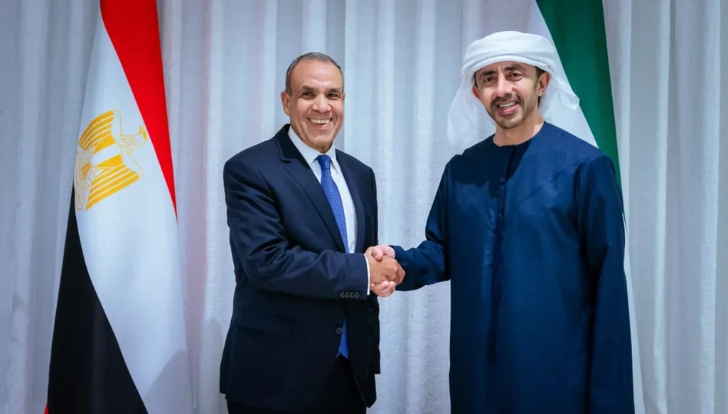 وزير الخارجية الإماراتي عبد الله بن زايد خلال استقباله نظيره المصري بدر عبد العاطي. (وزارة الخارجية المصرية)