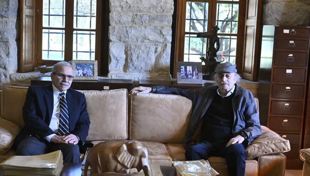 اتصال بين جنبلاط وسلام: تشديد على الوحدة الداخلية والتضامن