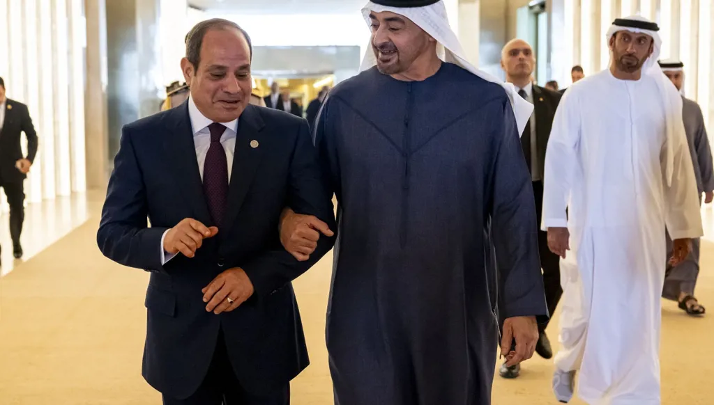 السيسي يلتقي بن زايد في أبوظبي: مصر تُدين الاعتداءات الإيرانية السافرة على دولة الإمارات