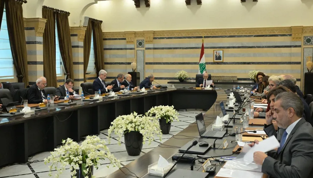 جلسة للحكومة بعد قرار طرد السفير الإيراني... واتّجاه إلى مقاطعة الوزراء الشيعة