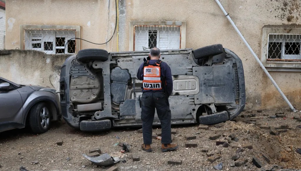 أضرار في إسرائيل. (أ ف ب)