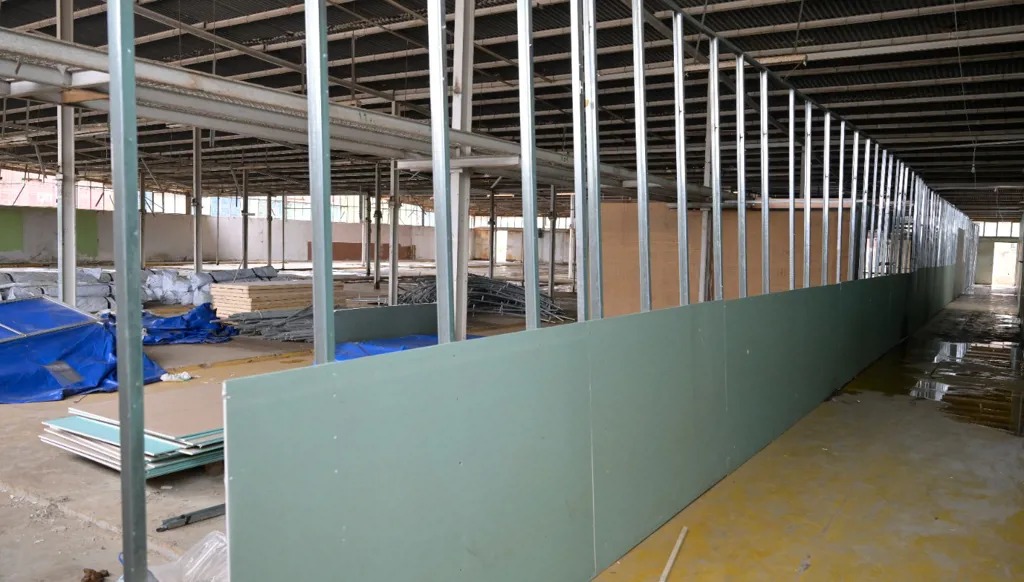 التجهيزات في المرفأ. (نبيل إسماعيل)