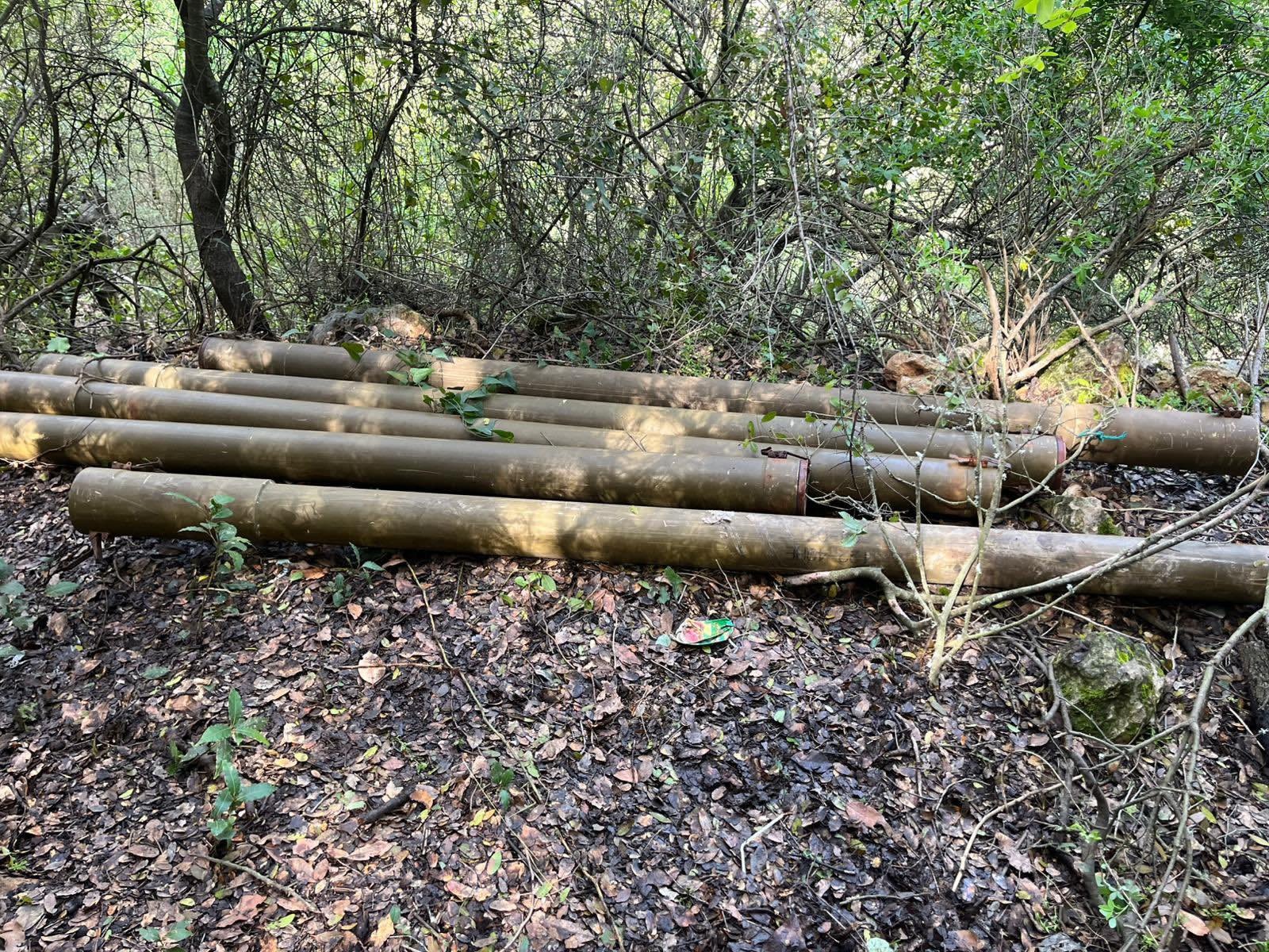 صورة نشرها أدرعي لأسلحة في جنوب لبنان (إكس).