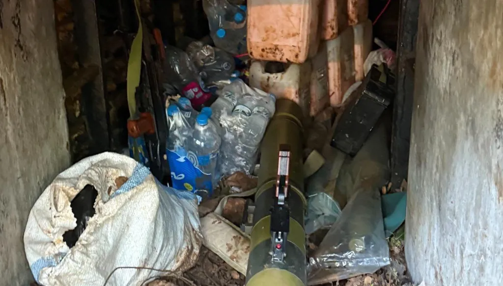 الجيش الإسرائيلي: العثور على عبوات ناسفة ومنصات صاروخية وقذائف تحت الأرض في جنوب لبنان (صور)