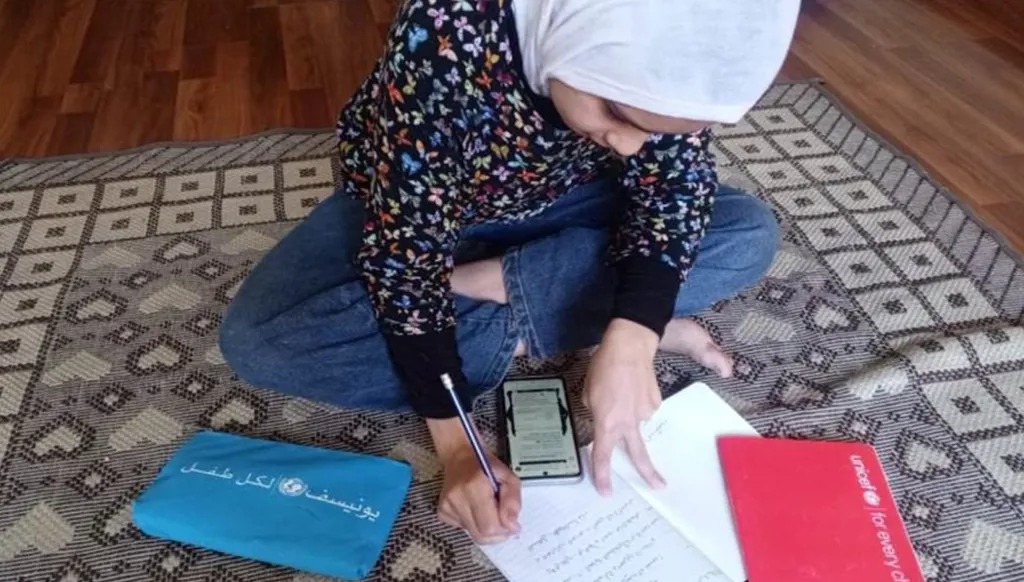 التعليم مستمر رغم الصعاب في مراكز الإيواء. (يونيسف)