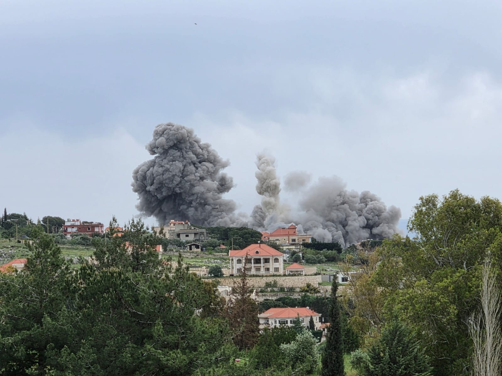 غارات إسرائيلية على قرى جنوب لبنان,