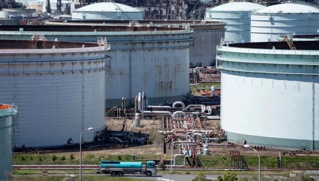 بعد تقارير عن حصار بحري مطوّل على إيرن... ارتفاع بأسعار النفط عالميّاً