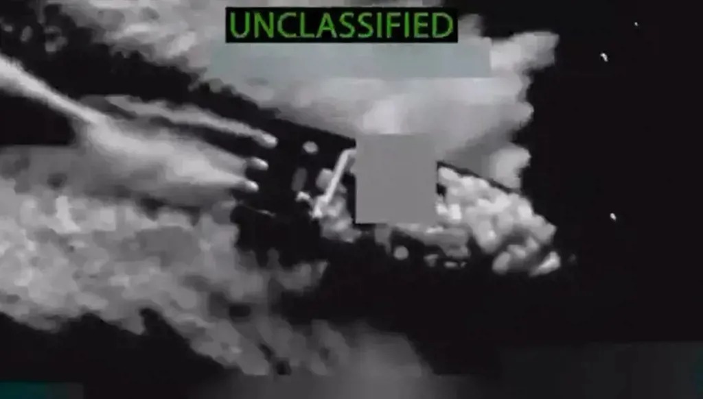 صورة أرشيفية نشرها البتاغون لاستهداف سفينة في البحر الكاريبي (أ ف ب).