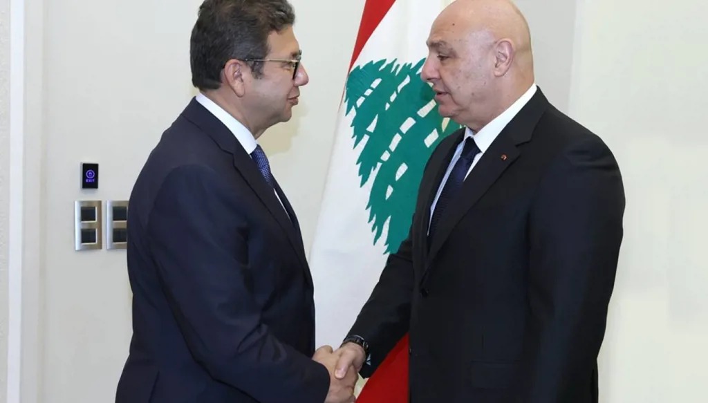 الرئيس عون مستقبلا رئيس المخابرات المصرية