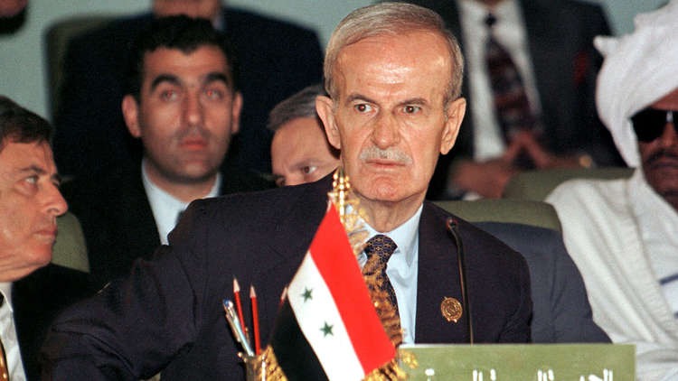 الرئيس السوري الراحل حافظ الأسد.