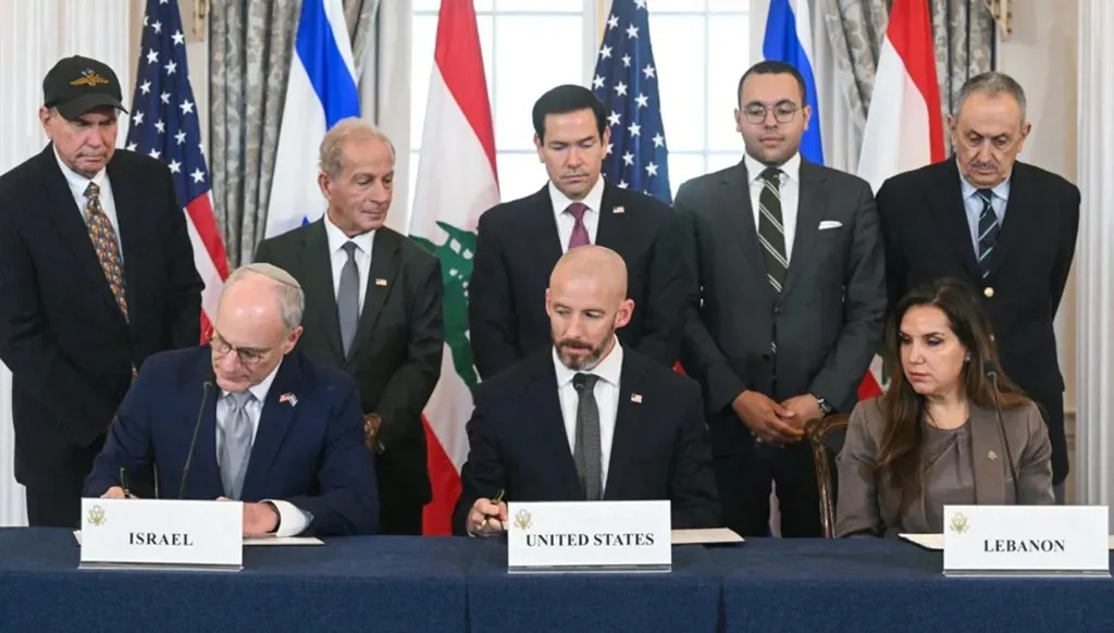 توقيع الاتفاق الإطاري بين لبنان وإسرائيل في واشنطن (أ ف ب).