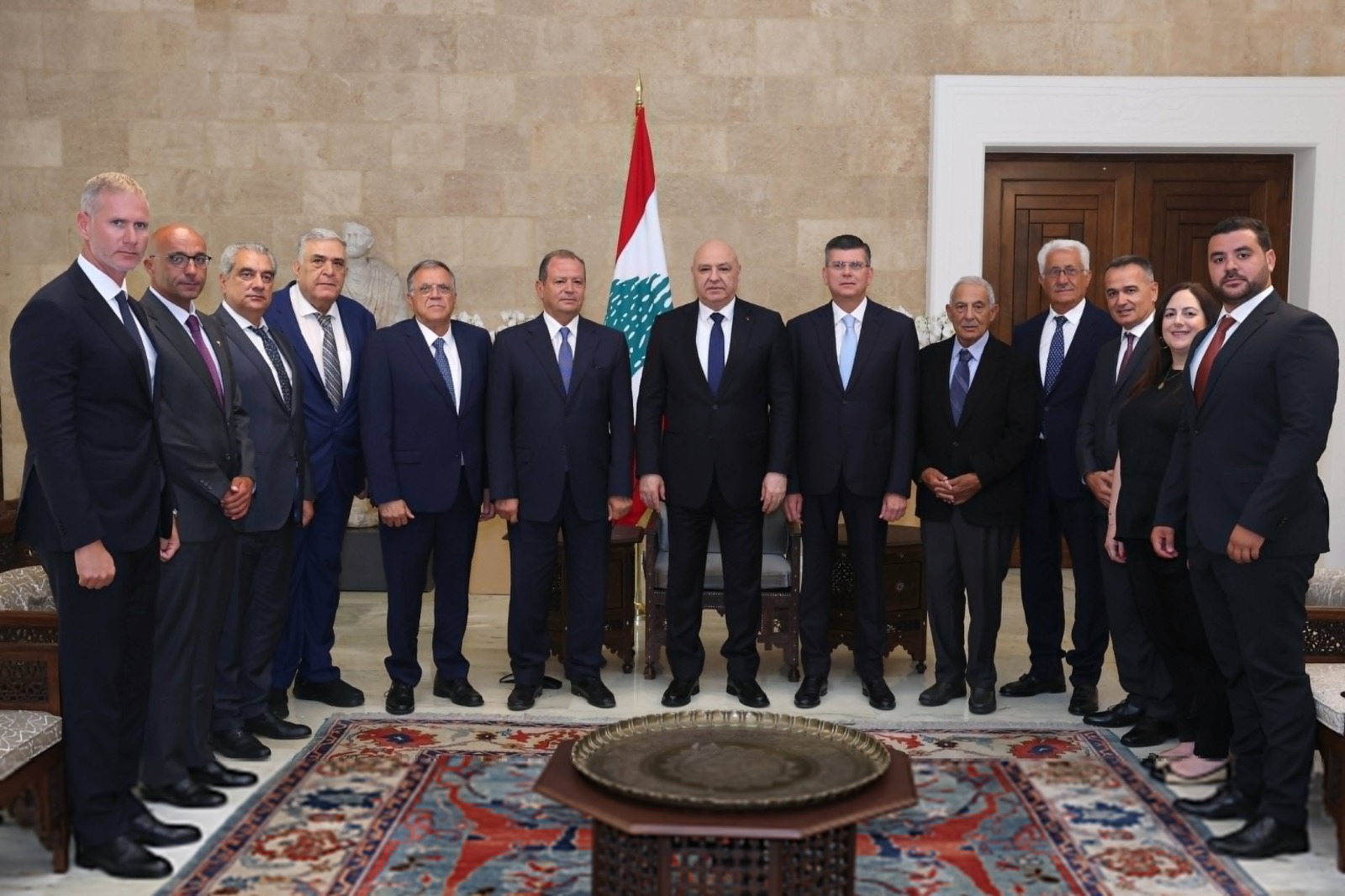 وفدان من رابطة مخاتير كسروان-الفتوح ونقابة المؤسسات السياحية البحرية (الرئاسة اللبنانية).